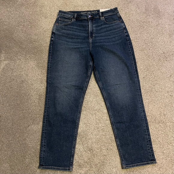 AE high rise Mom Jean - Picture 4 of 8